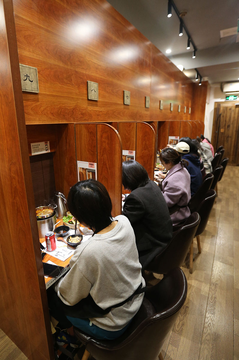 2020年1月2日,成都,"独食火锅".(如需下载使用,请务必署名 王红强/成