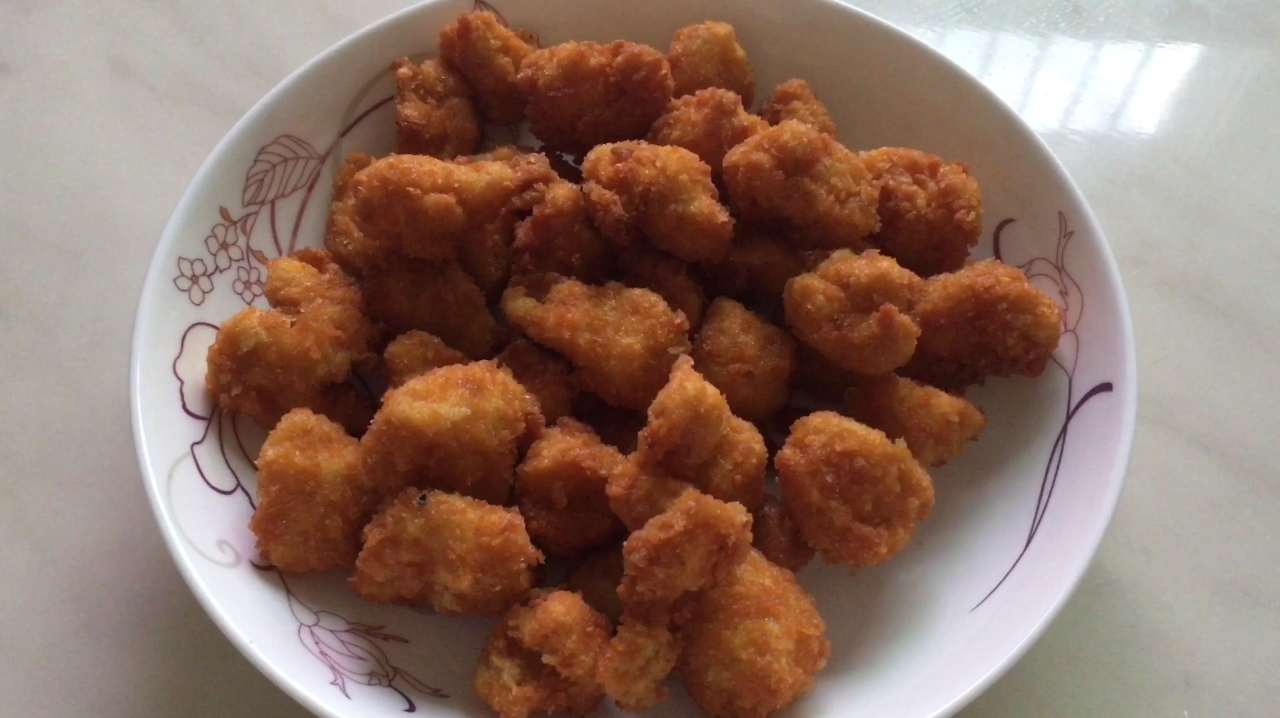 教你在家制作鸡米花,做法简单,味道很香脆,喜欢的可以制作下