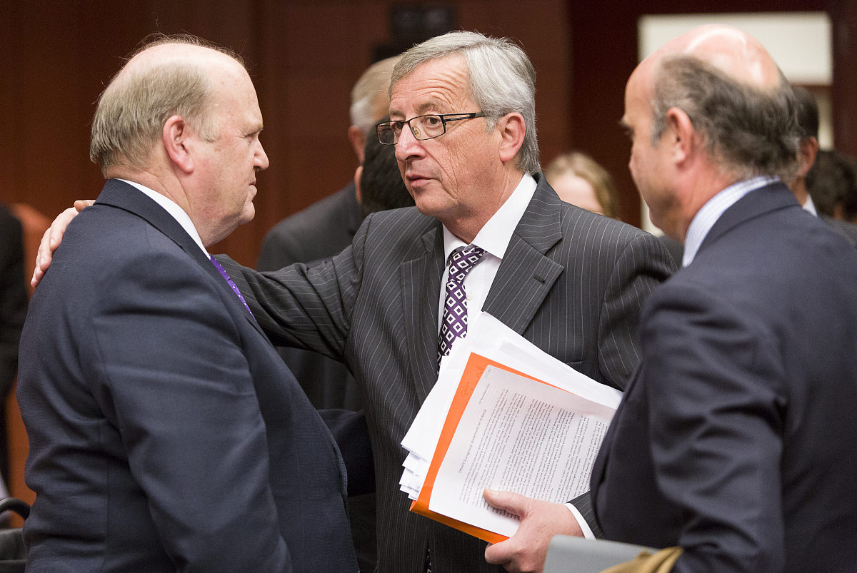 利率下降时，如何利用持续期缺口模型优化银行资产负债配置？