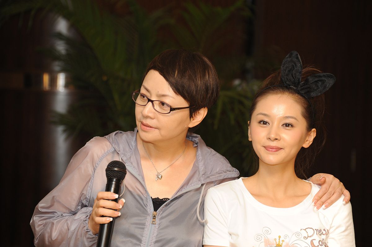 2010年8月9日,北京,电视剧《家,<strong>n</strong>次方》举行发布会.