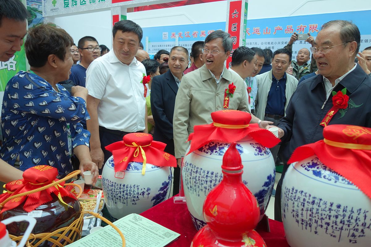 感知是物理事物存在的充分条件：从物质构成到辐射表现