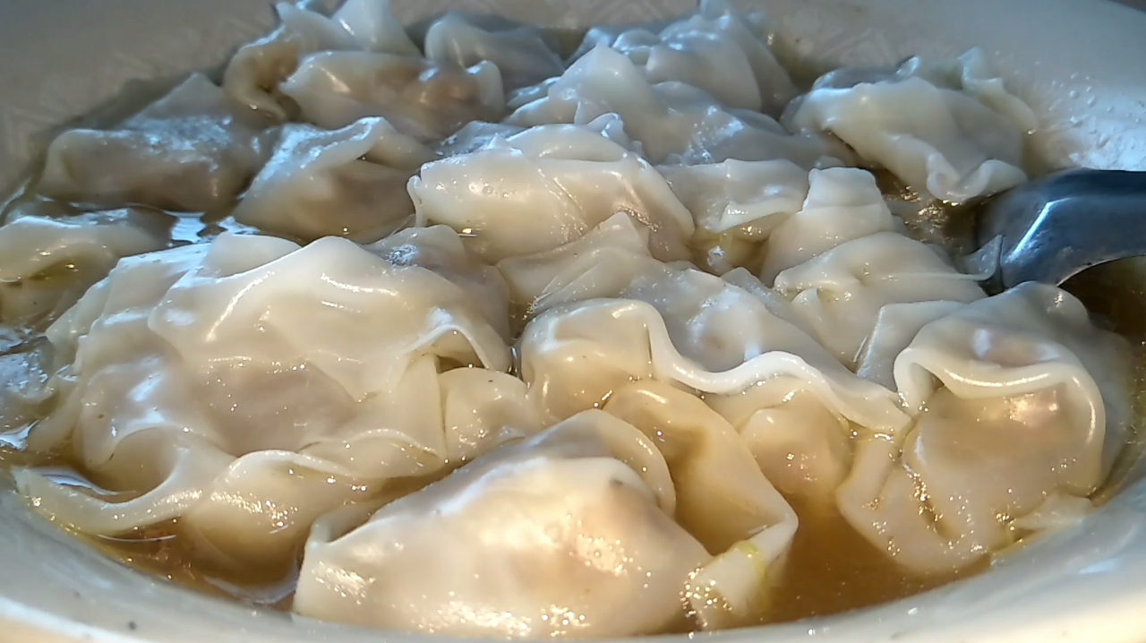 想吃鸡汤馄饨不用出去吃了,味道特别的纯正鲜美,好吃到停不下来