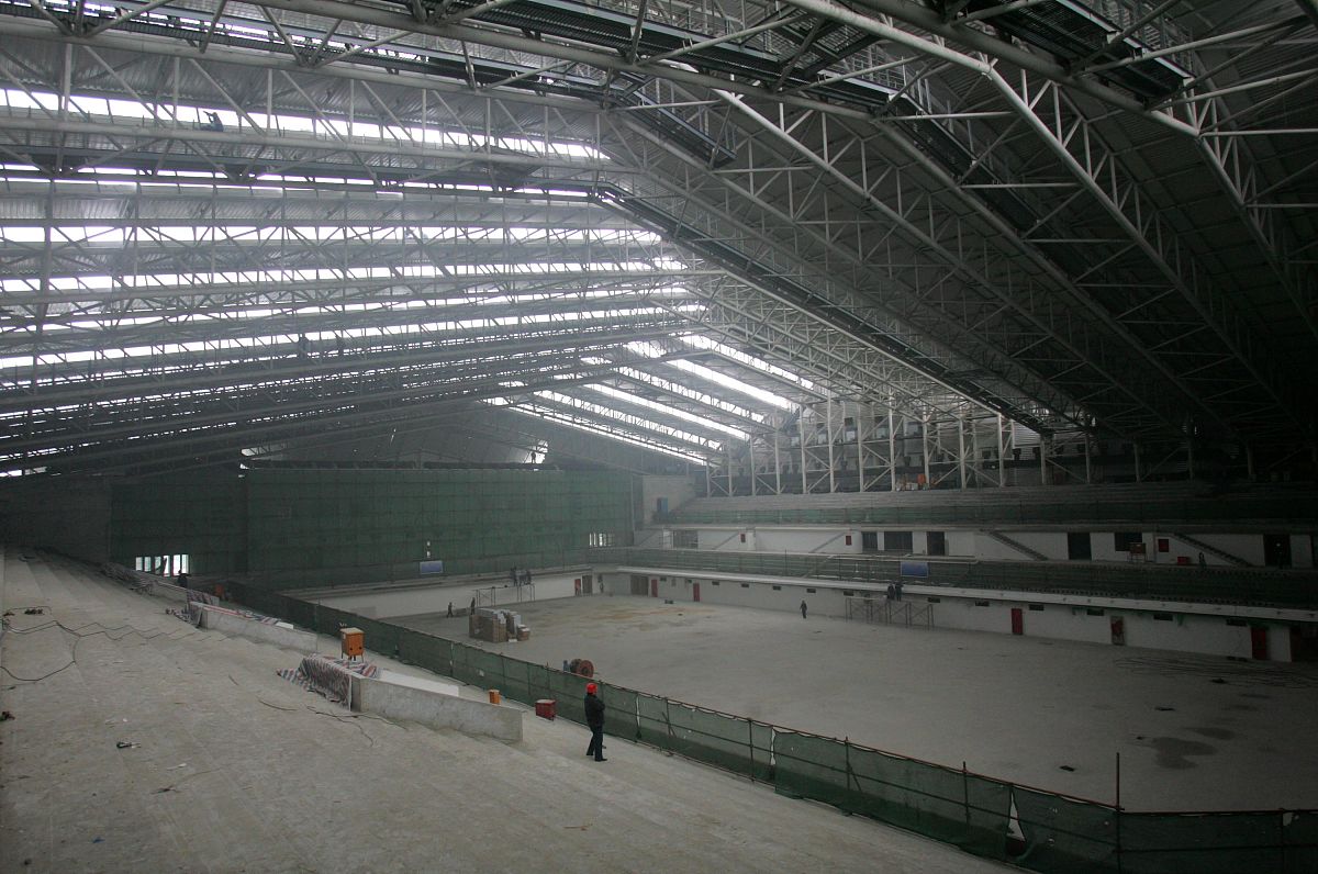 假设你是一位土木工程专业的在读学生请你写一篇去到综合体育馆建设认识实习的的实习日记进行总结提及安全施工对施工场地各个组成部分细分分析