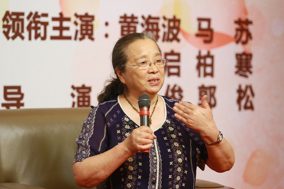 请写一个介绍人物的网页
