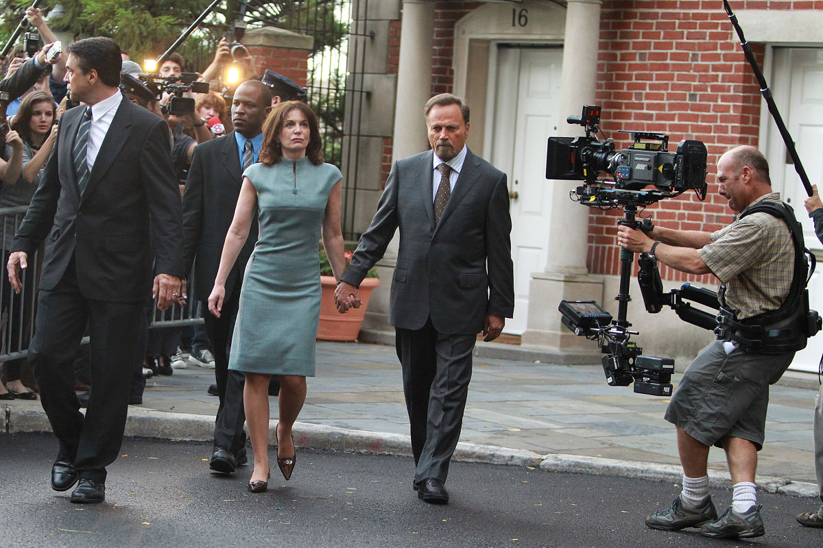 Translate the following paragraphs into chineseThe assessment of anti-competitive effects often involves estimates of the link between the conduct and its effects rather than certainty To soften the r