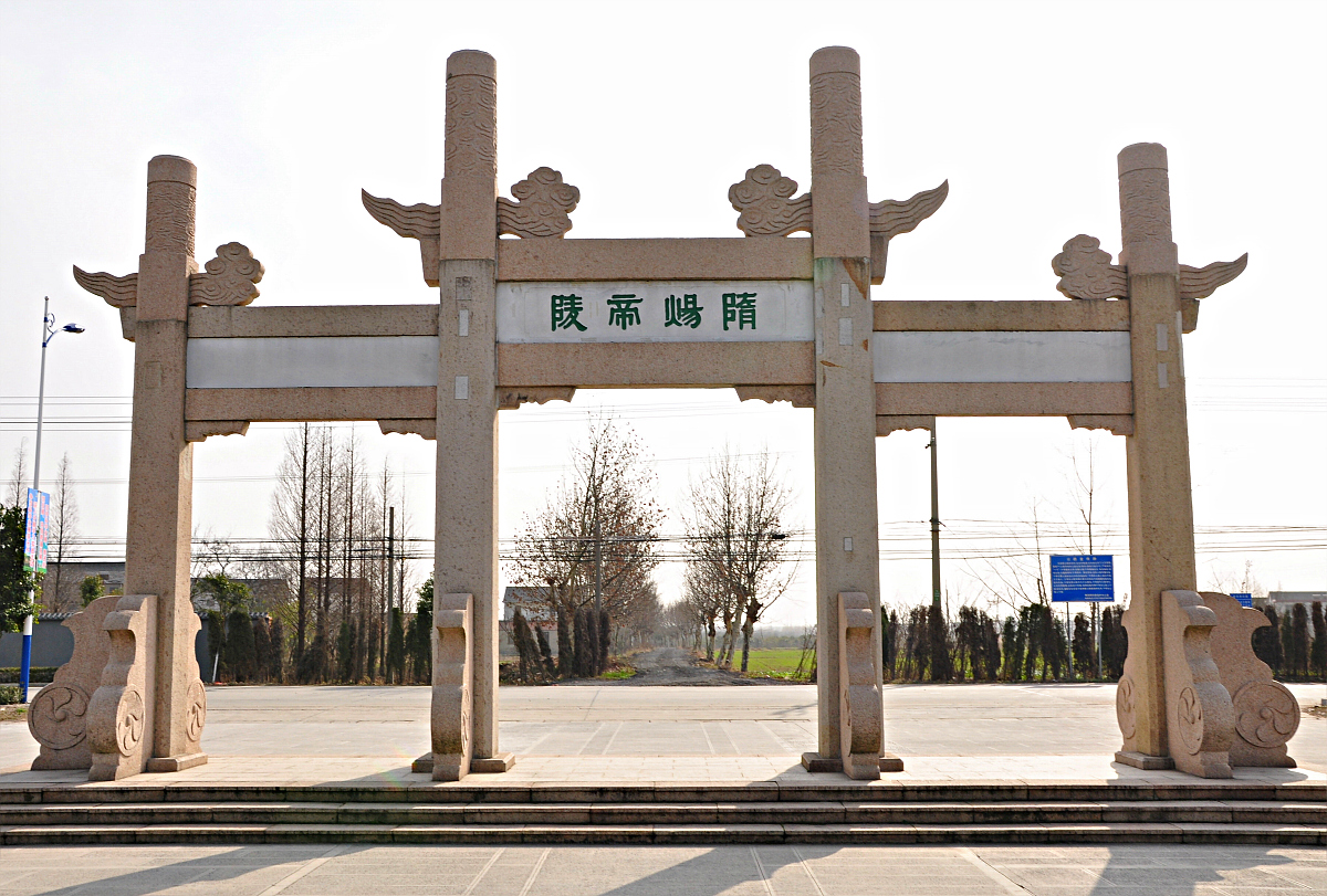 以展现长丰悠久的地域历史文化主题 写一遍不少于十万字的散文