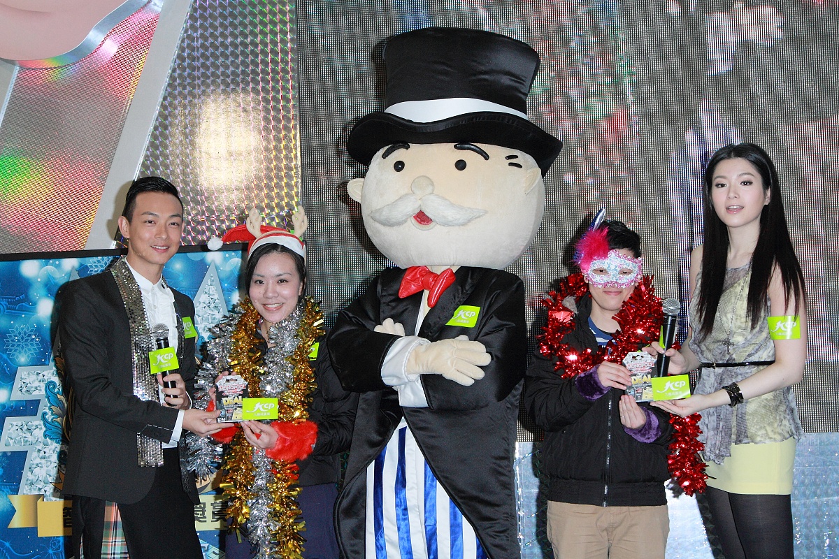 2012年12月23日,香港,明星应邀出席大富翁圣诞活动.***_***梁烈唯  苟