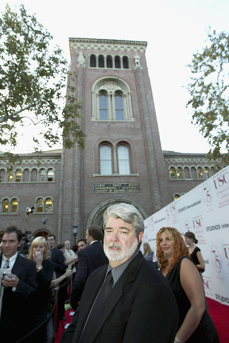 介绍一下哈佛大学的Mark H. Moore教授的“价值”“能力”“支持”三要素分析框架及其作为分析工具的优势