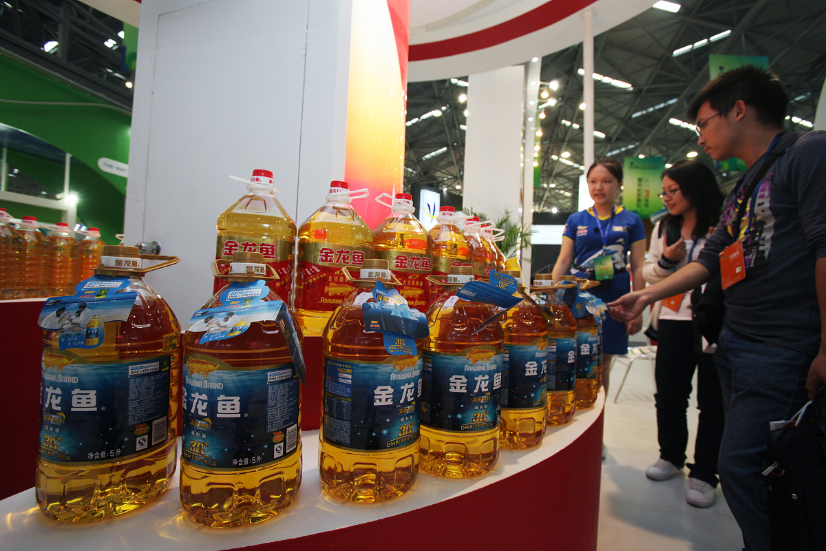 生物质复合材料是指利用植物、动物等生物质材料与其他材料复合而成的新型材料。它具有绿色环保、可再生、资源丰富等特点逐渐成为替代传统材料的重要选择。生物质复合材料的发展具有以下必要性：资源丰富：生物质材料来源广泛包括林木、农作物秸秆、废弃物等。利用这些资源制造生物质复合材料可以降低对传统材料的依赖。环保可持续：生物质复合材料具有可再生、可降解等特点与传统材料相比更符合环保可持续的发展理念。技术先进：生