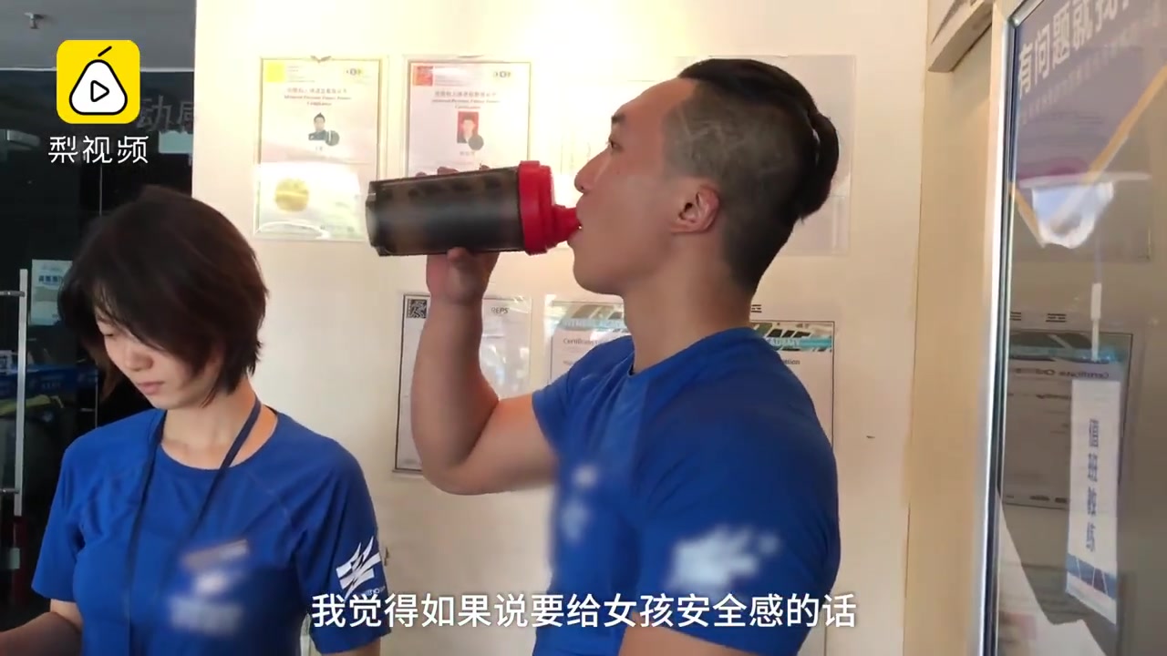 180斤小伙因太胖被分手,健身成肌肉猛男教练