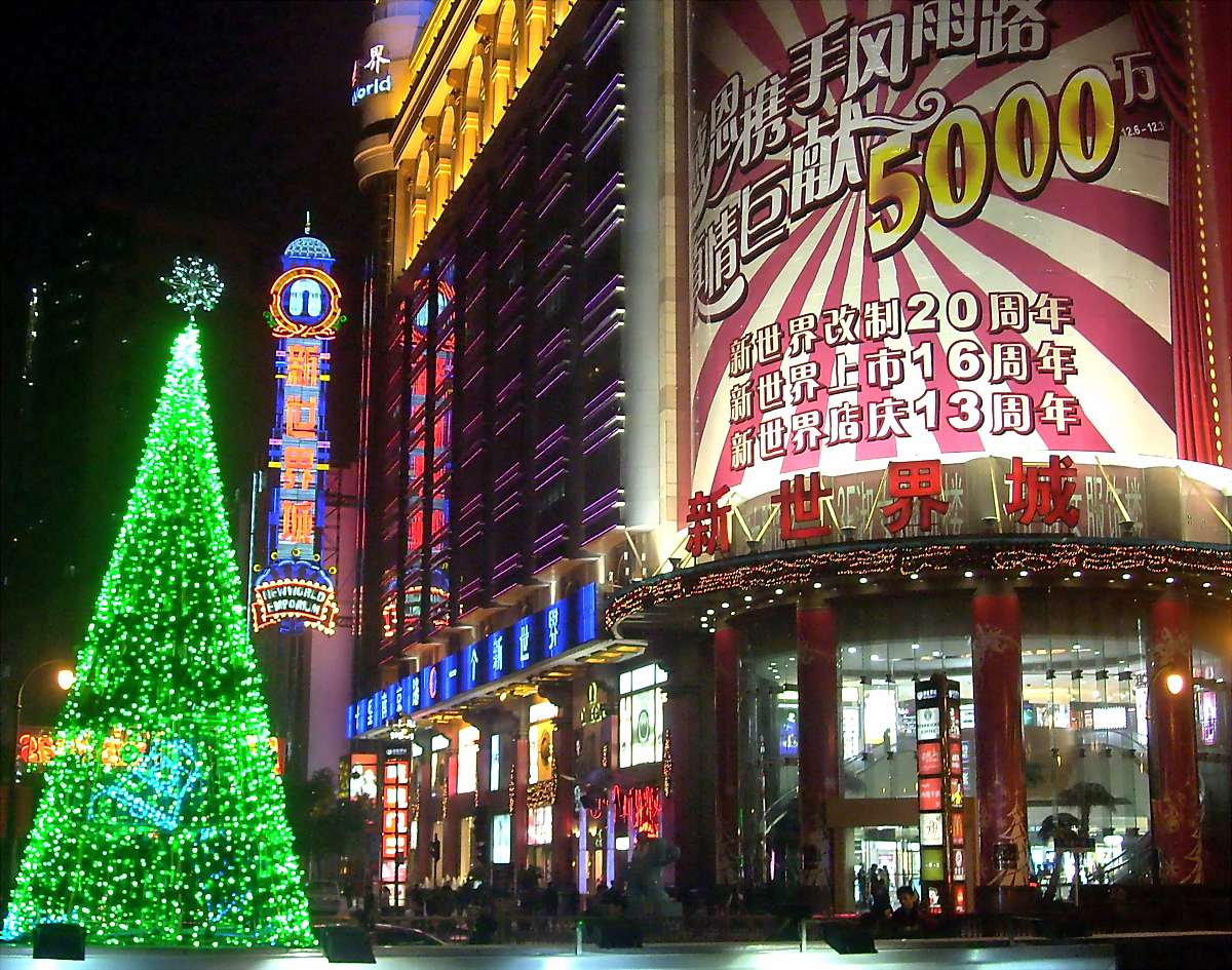 ***_***2008年12月16日,上海,新世界城前竖起的绿色圣诞树.+++_+++圣
