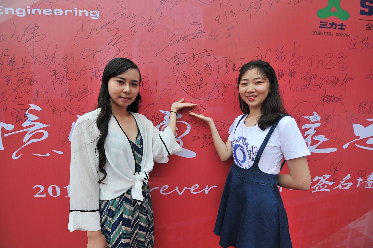 毕业生代表发言稿：难忘的青春，未来的征程