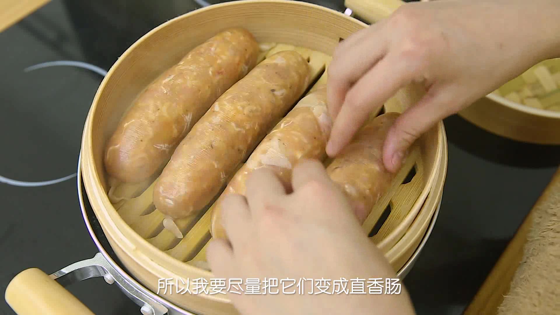 在家做纯手工无添加的香草鸡肉大香肠,给你真正的口味和实惠!