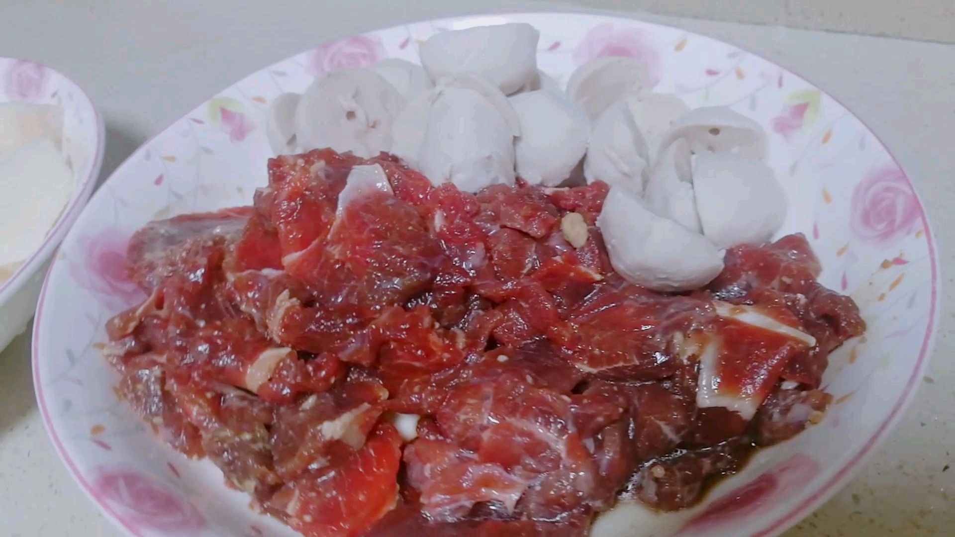 这天气打边炉最适合了,看看用哪些材料打起的火锅既营养又省钱