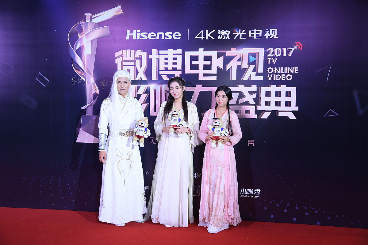 我要写一篇分析微博基本特点的论文能帮我列下提纲吗