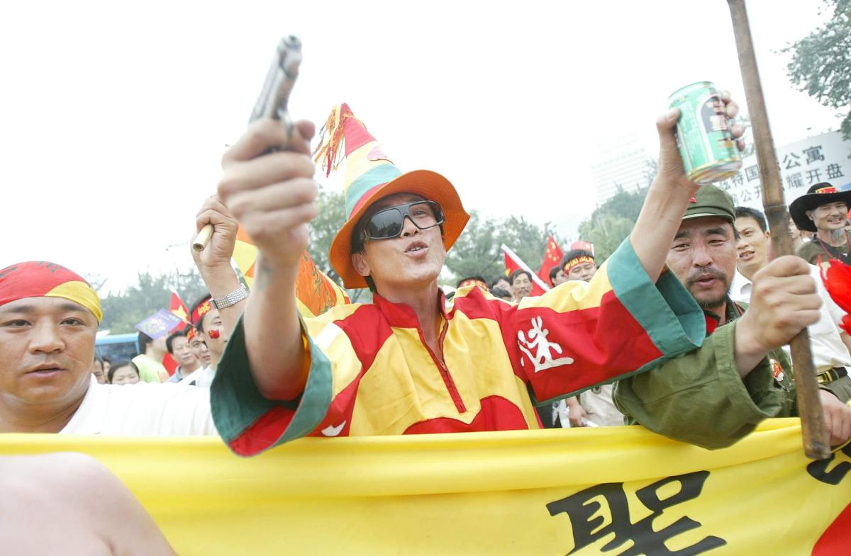 2004年7月17日,在离亚洲杯开幕还有4个小时的时候,火爆球迷抢先出击,