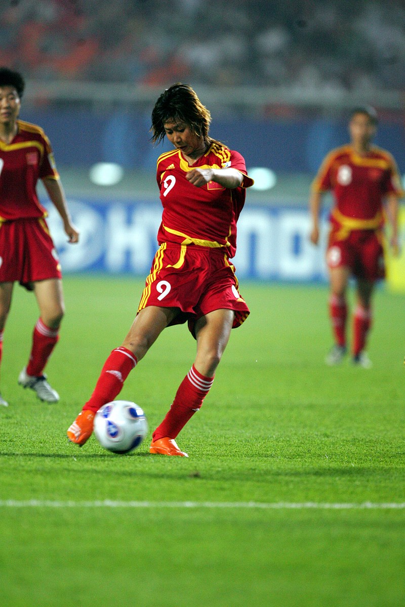 2007年4月21日,武汉,足球表演赛,中国国家女子足球队3-2战胜国际足联