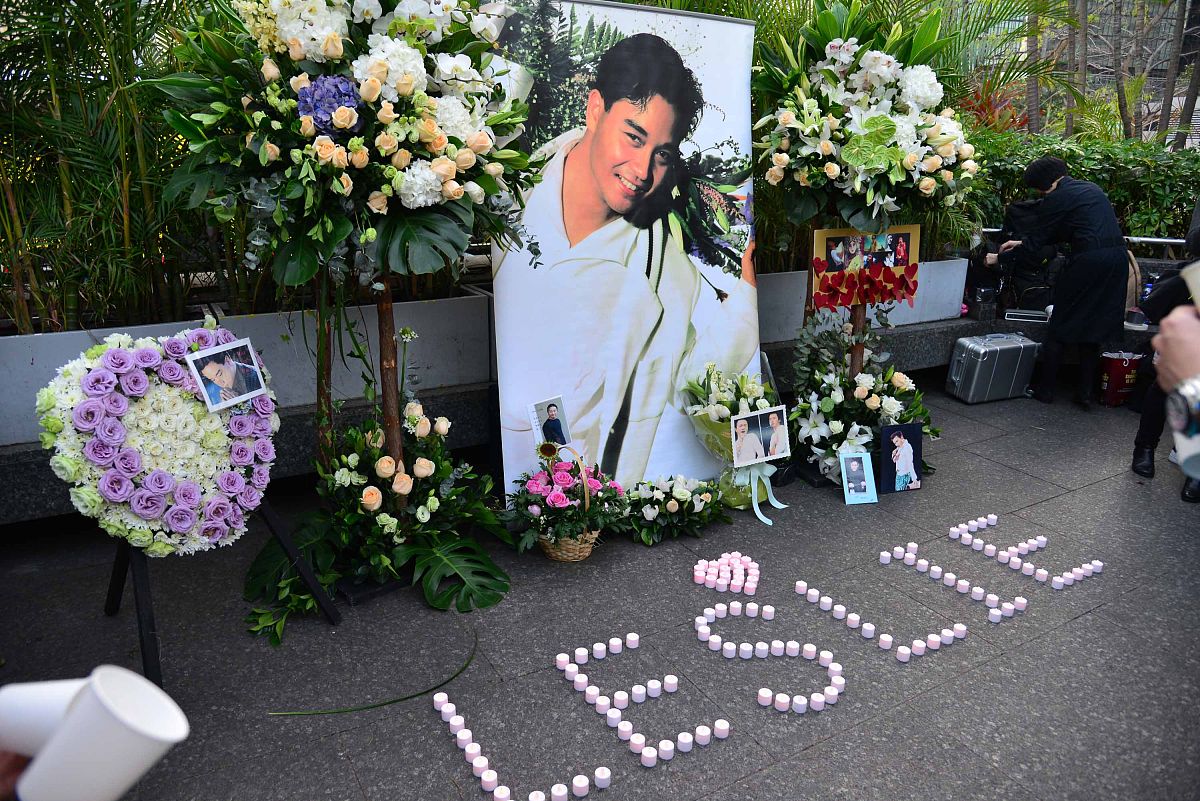 叔叔突然车祸离世怎么发朋友圈 帮我用250字描述