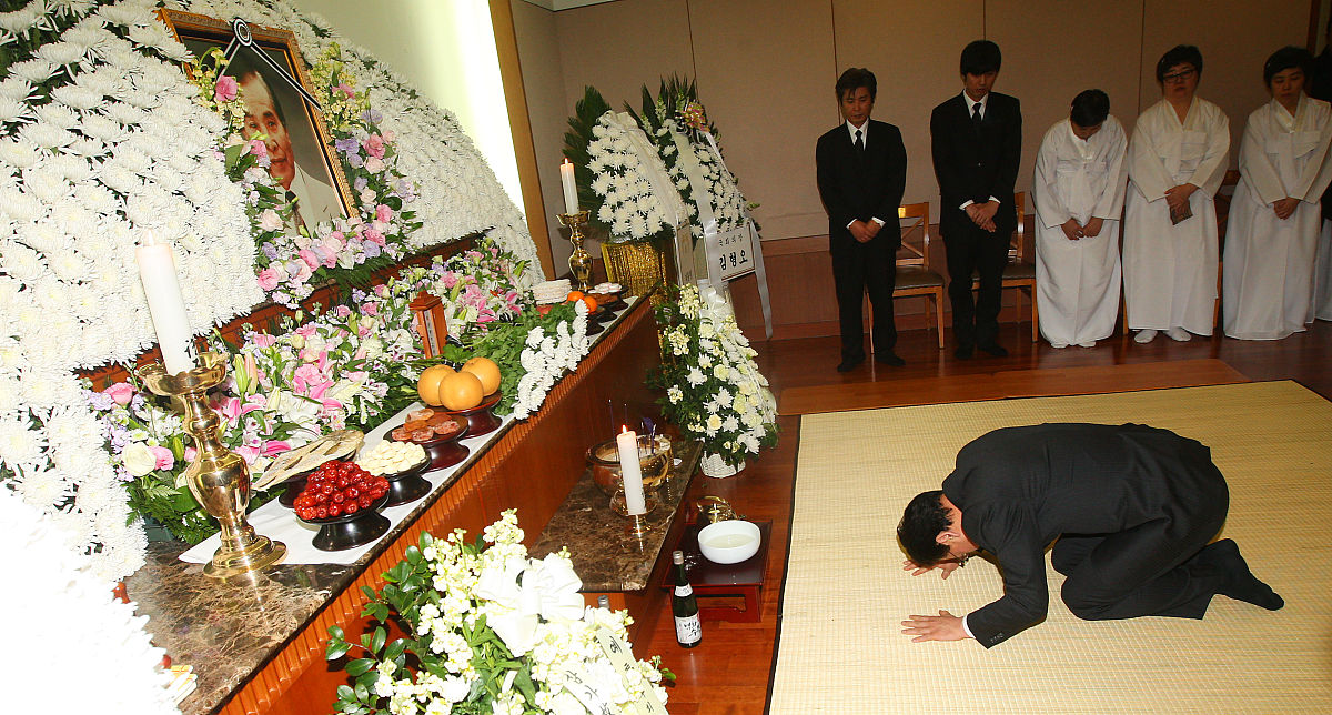 2010年2月24日讯,韩国,韩国著名搞笑艺人裴三龙在23日凌晨2点去世,众