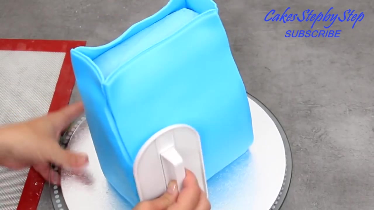 国外达人制作书包蛋糕!这也太精致了吧!哈哈