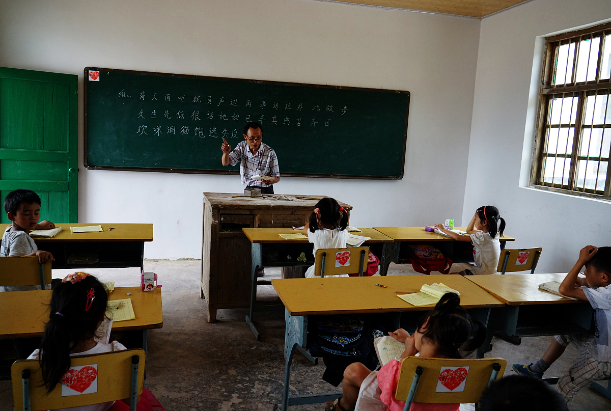 写一篇小学老师的详细的年度总结