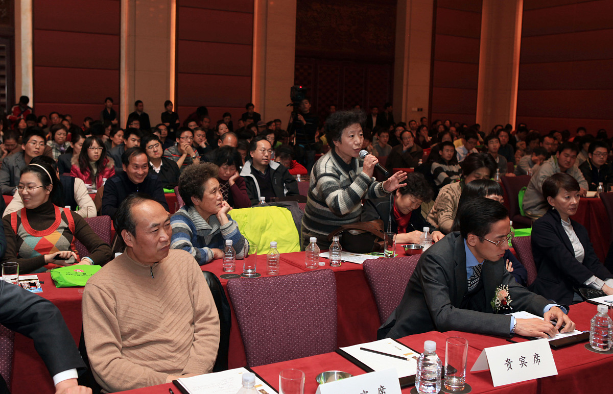 ***_***2009年11月7日,2009恒生(中国)理财论坛上,听众向专家提问.+++