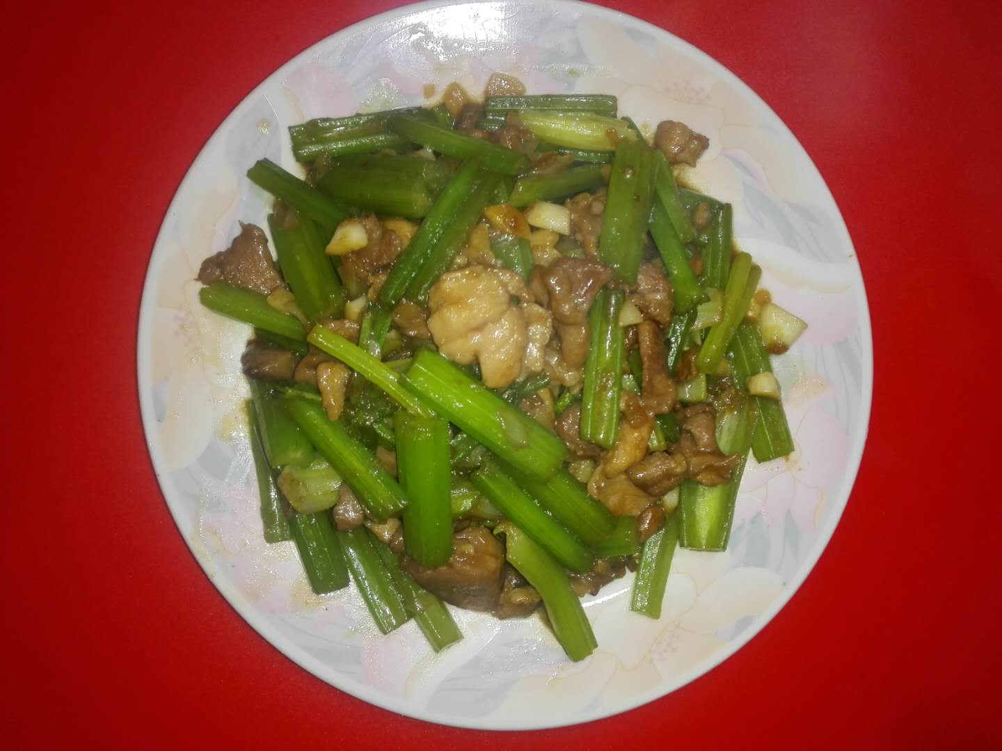 芹菜炒肉这样做,不但好看还好吃,关键做法很简单,看一遍就学会