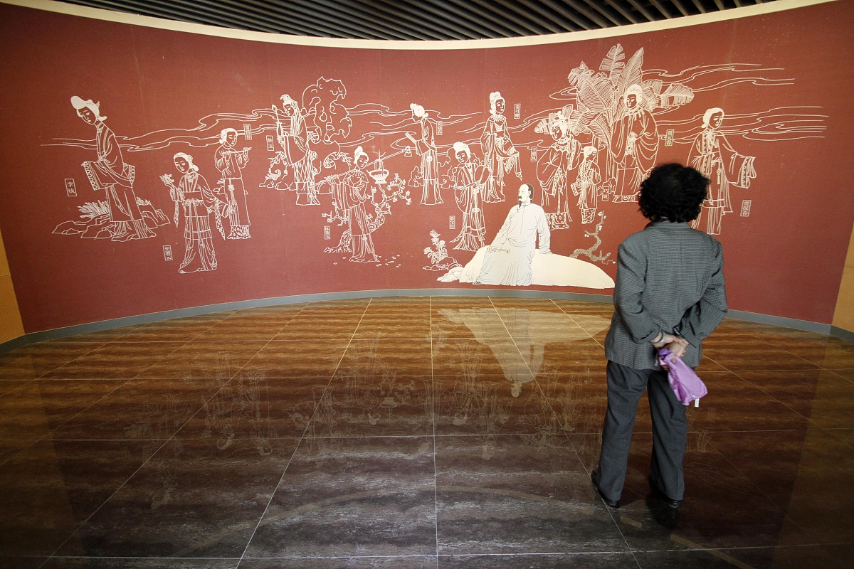 且借人间二两墨