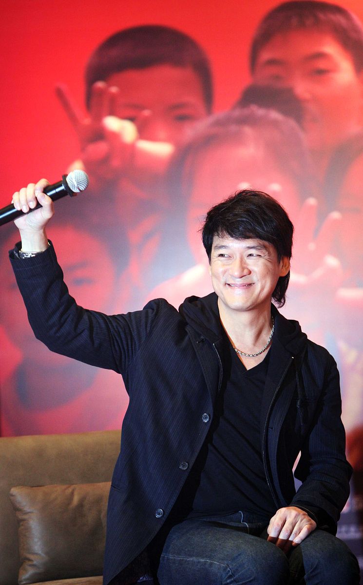 2008年11月18日,佛山,"1+1助学基金"启动仪式暨周华健希望传递广州演