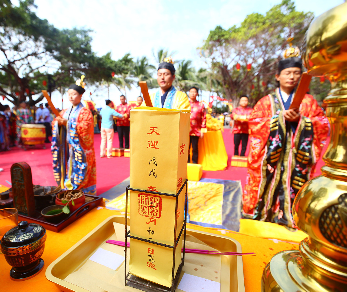 凶礼的传承内容主要包括仪式的具体步骤、祭祀对象的选择、祭祀用品的准备等。请再讲一点