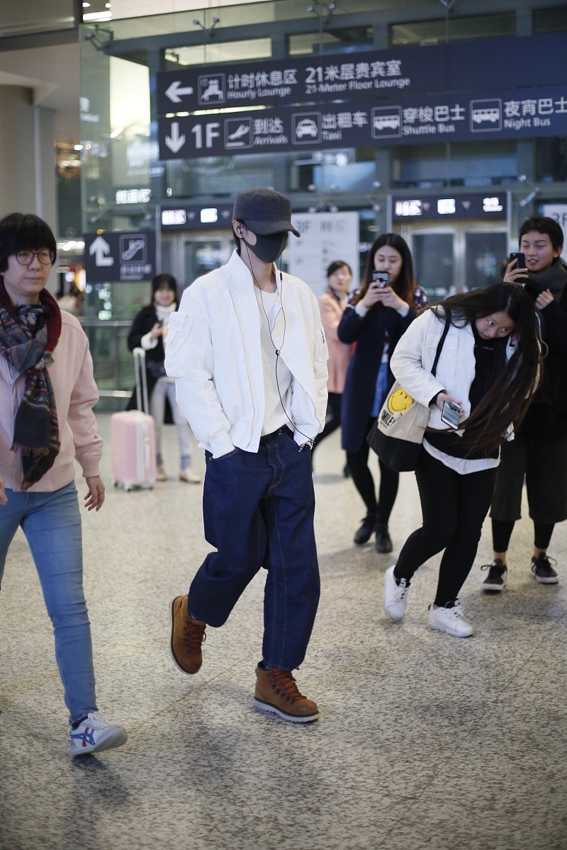 干一行爱一行体现的是一种爱岗敬业的精神。以基层干部的角度来回答扩充为100字左右