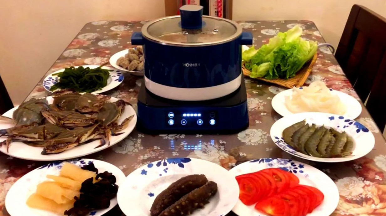 花了100元钱,在家自制丰盛的海鲜火锅,味道真不错