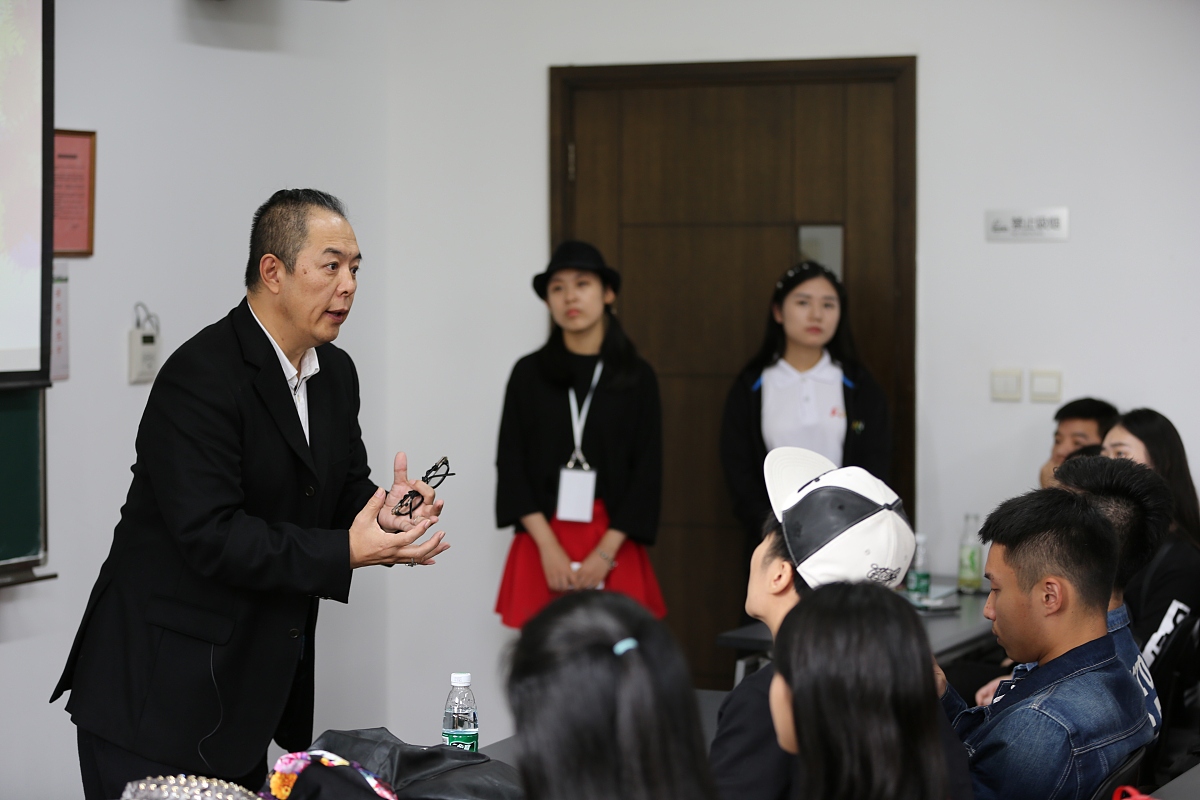 潍坊一中校长窦浩友：干翻XBX课程部，打造教育新标杆