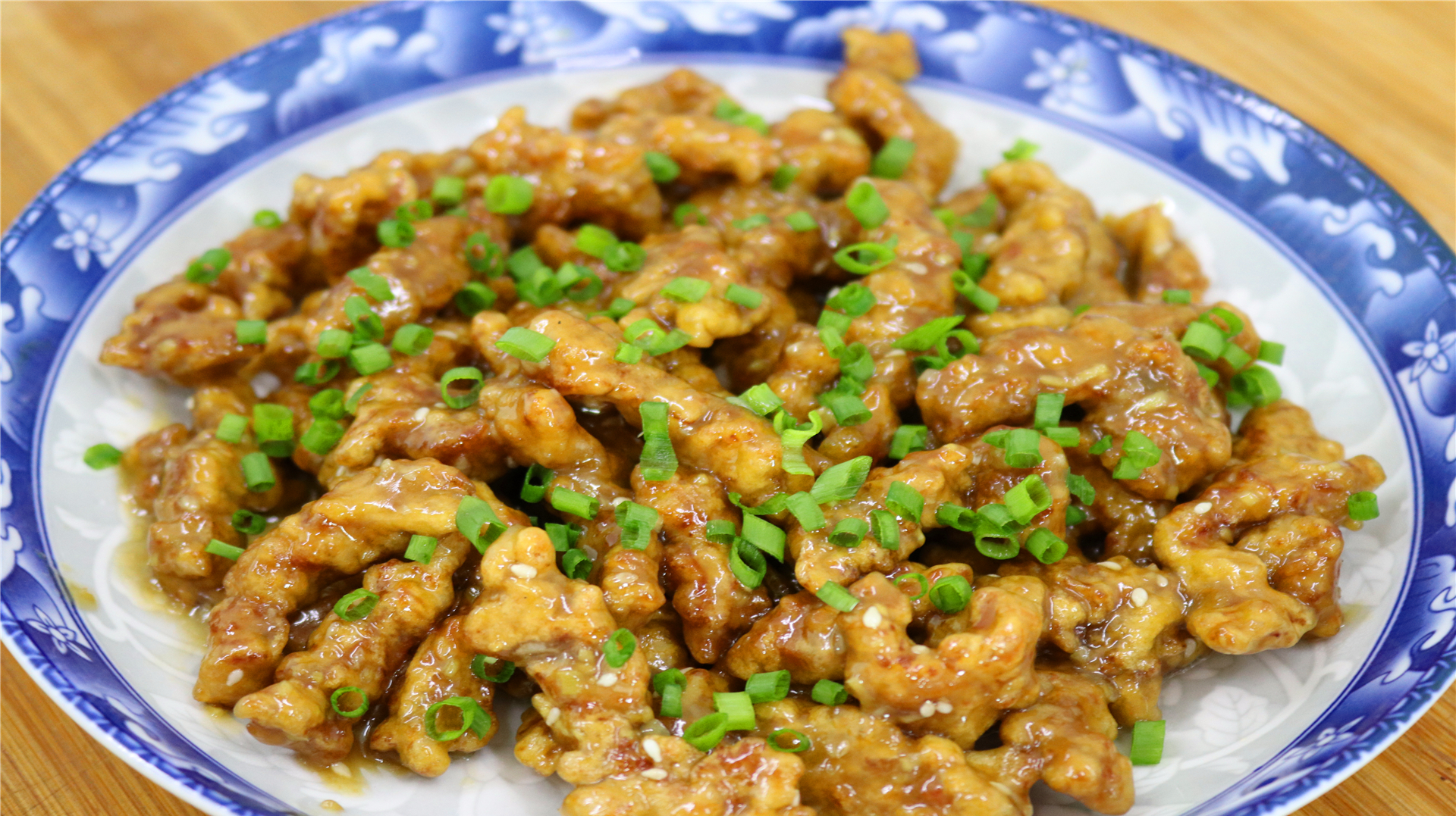 川菜师傅教你糖醋里脊，掌握好调汁的比例，做出来酸甜可口真好吃