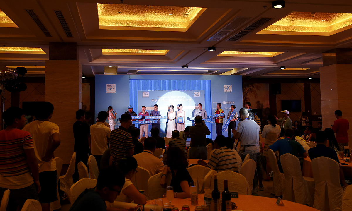 医药营销会议晚宴主持开场词：幽默风趣，展现学术实力