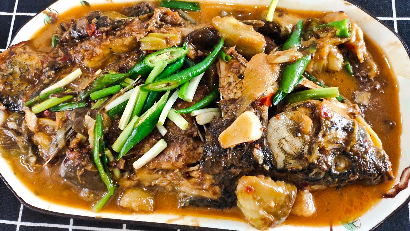 1个茄子1条鲫鱼,大厨教你做真正的“鱼香茄子”,超级好吃