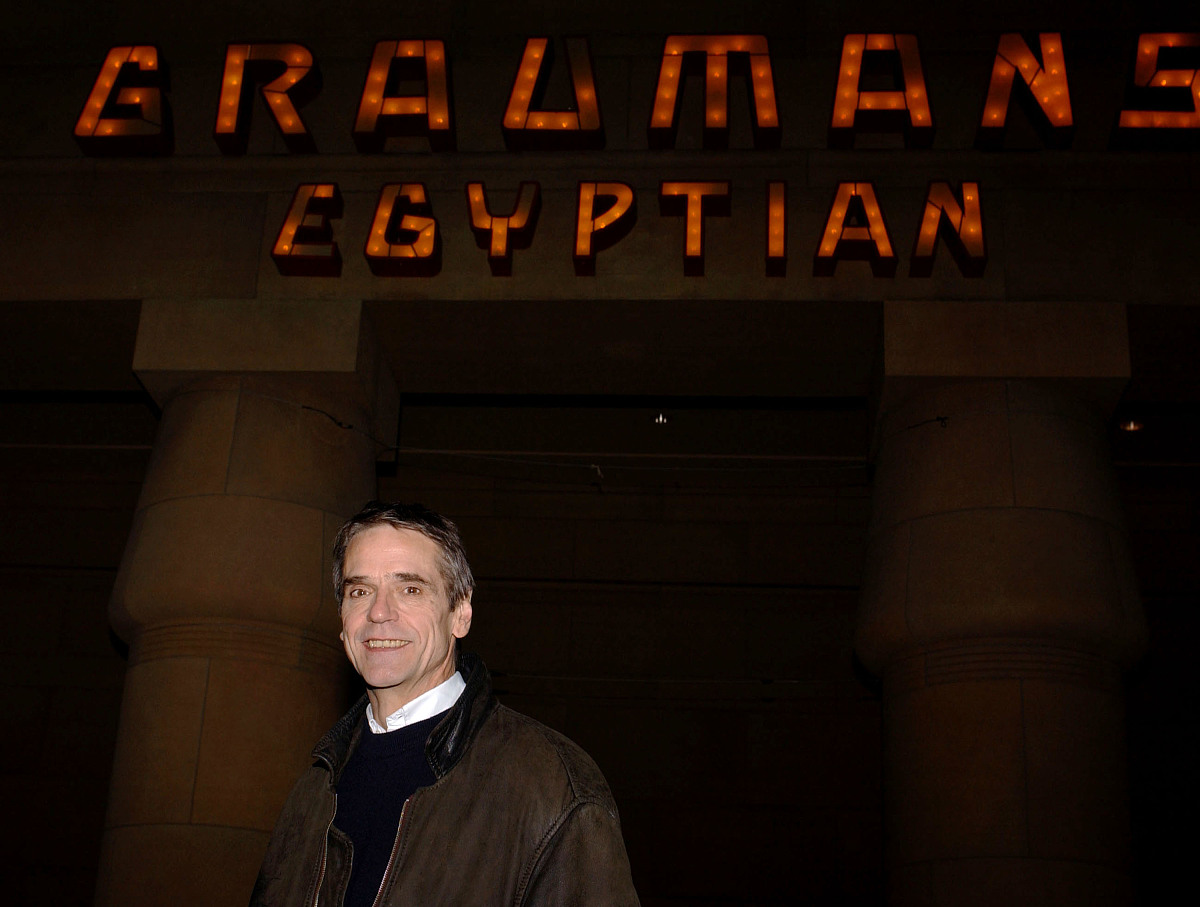 Please write an essay for a film review of the Phantom of the Opera asking for a certain segment to be selected for appreciation Argumentation thinking is relatively clear the level is more reasonable