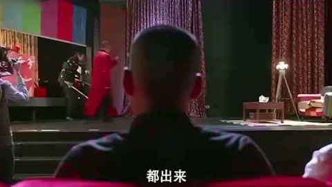 队员节目彩排,郭德纲气得摔剧本,脸都气红了:演的什么玩意这是