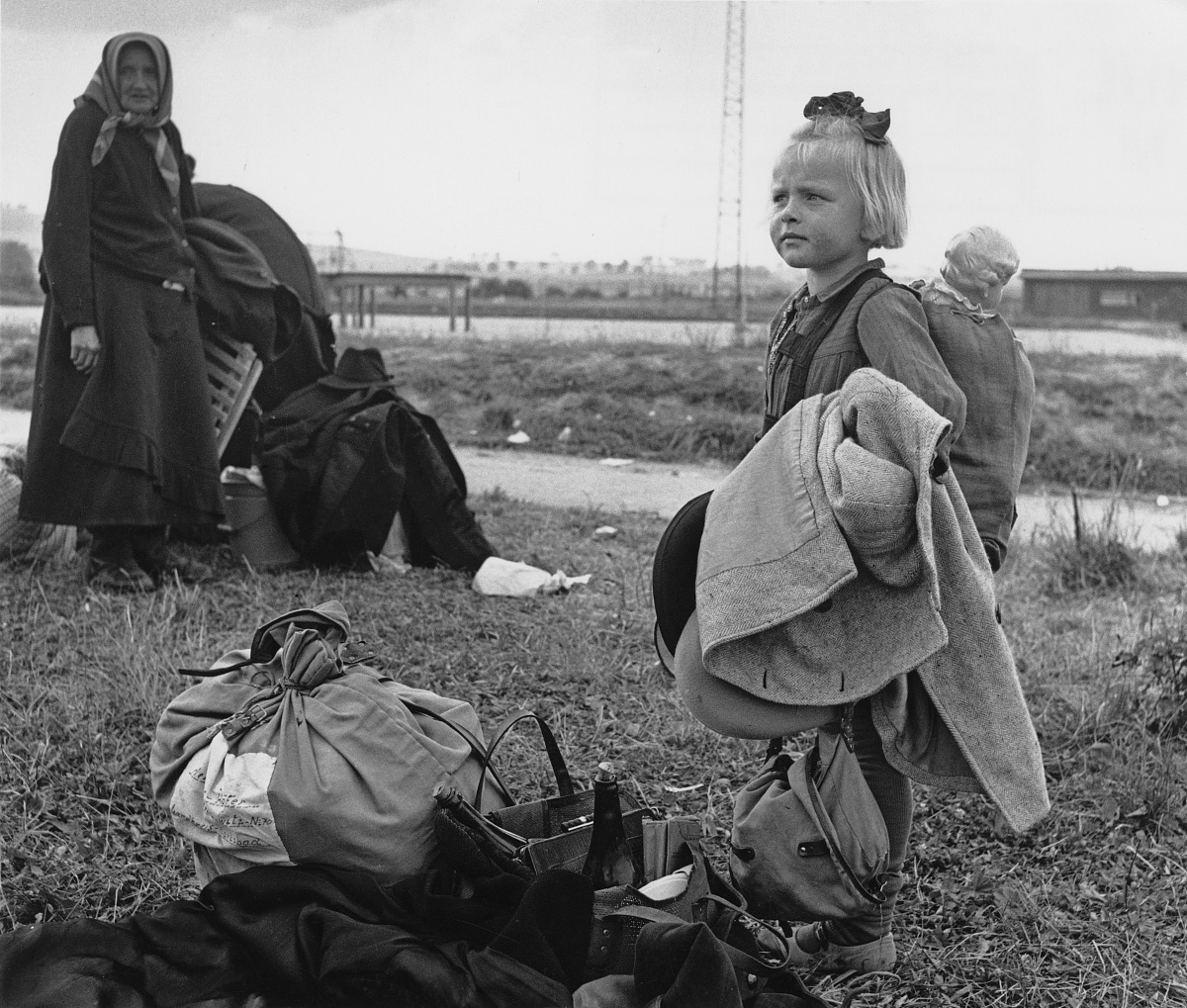 【以下中文为机器自动翻译而成,仅供参考】1946年:在1945年德国政权瓦