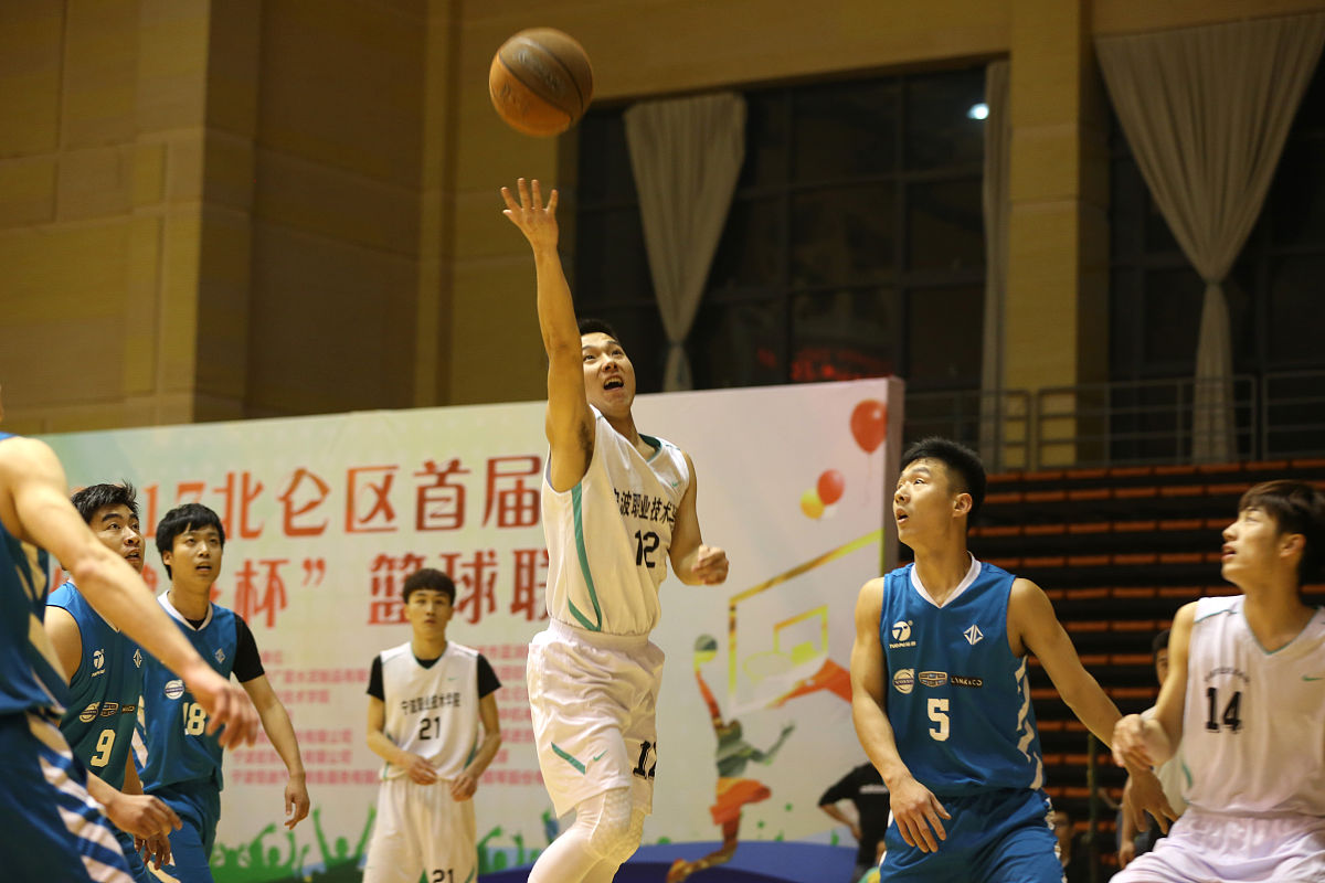 四川体育职业学院精心指导 四川男篮勇夺冠军