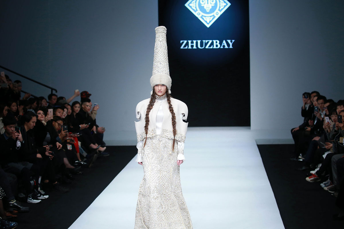 2016年03月25日,北京,2016/17秋冬中国国际时装周:zhuzbay·阿依然时