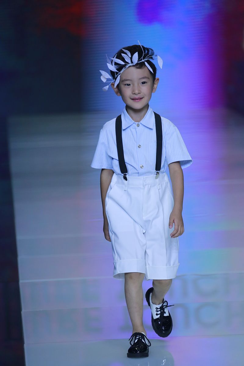 从政治经济学角度分析包装的价值及其实现方式是什么