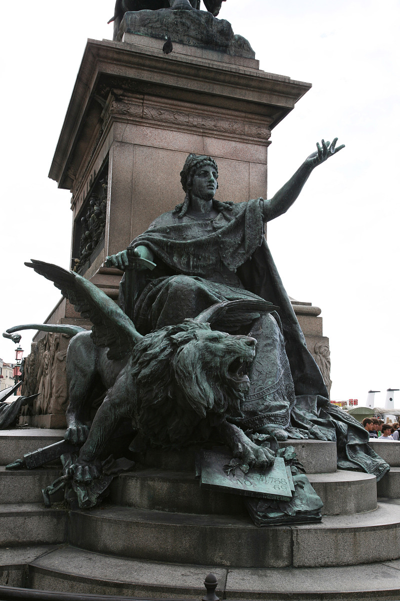 以欧洲文化的多元性与文艺复兴为题写一篇800字文章