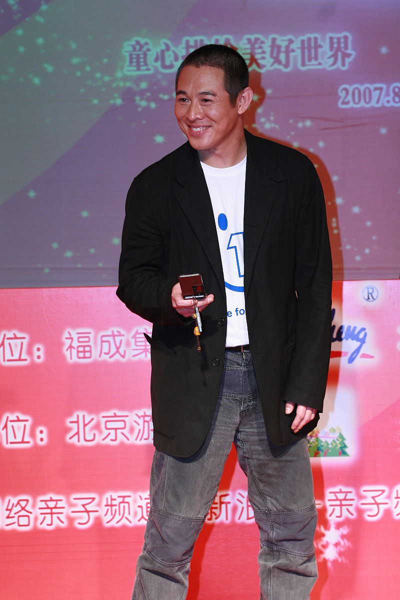 2007年8月31日,北京,李连杰"1基金"在京举行慈善拍卖.+++_+++李连杰