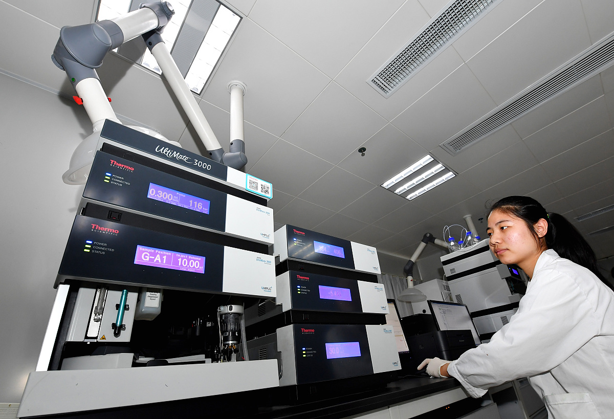 帮我把以下文字整理成演讲稿VisionPK聚焦于高复杂场景下的视觉检测拥有独有的核心算法和流程可编辑的平台技术配备全系列算法模块和分布式流程结构以高性能的检测能力满足多拍摄状态、多相机多工位联动、高兼容性的复杂检测需求。VisionOK聚焦通用型的视觉任务配备常用定位测量、字符读取等标准化算法模块兼顾易用性和高性价比轻松做到开箱即用出色地满足普通任务场景下的检测需求。