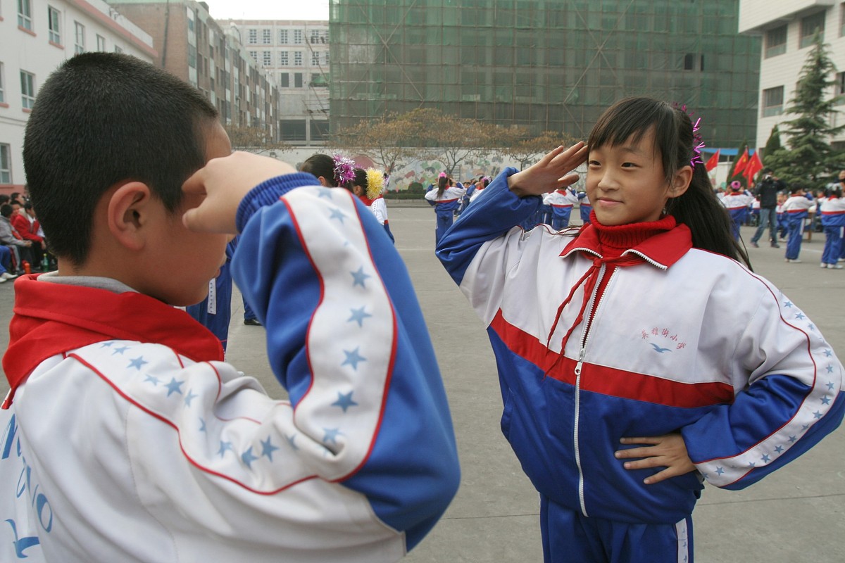 2007年 10月 26日 下午 , 山西 长治 城区 英雄 街 小学 举行 了 全校