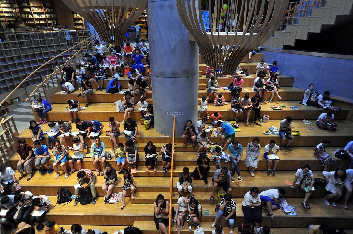 夏日酷暑：质朴生命力在炙热中绽放