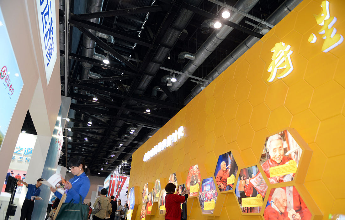上海大爷的旧衣服：从“神雕大王”到乡村养老的宣传