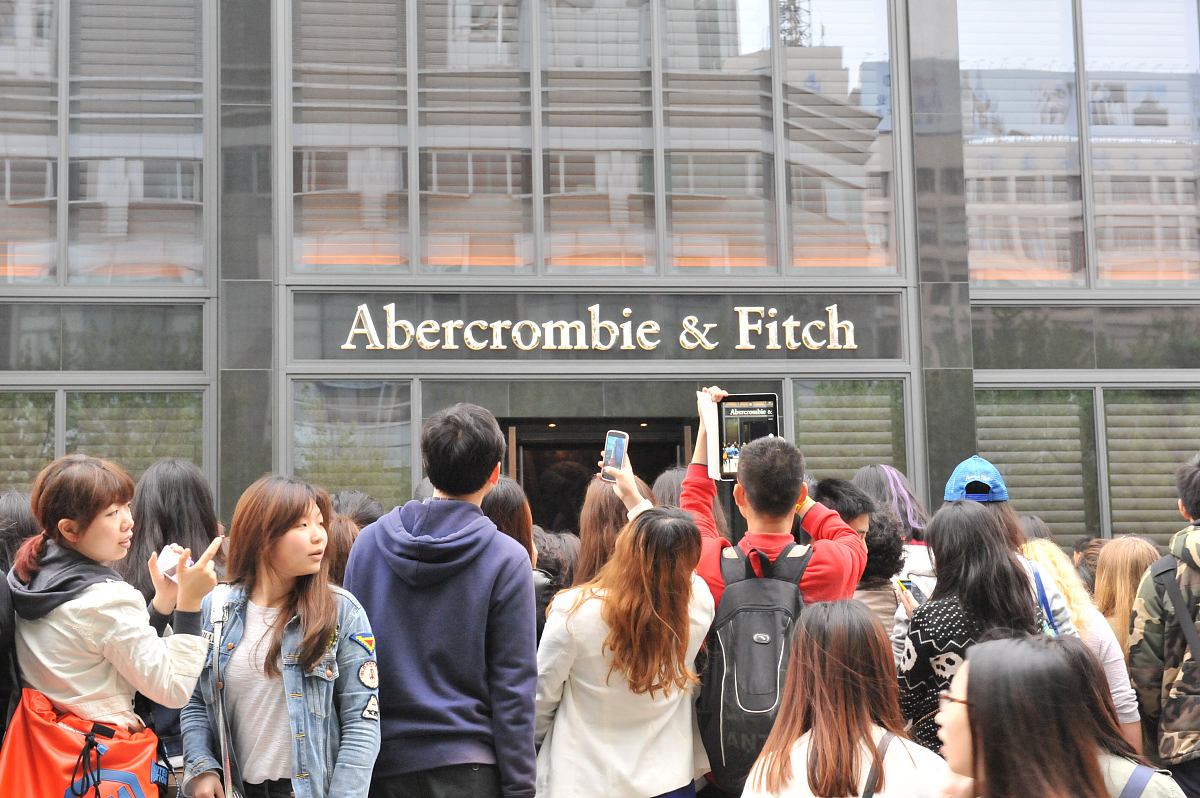 润色以下邮件Dear Executive Postgraduate TutorThank you for your emailI am writing to express my gratitude for the information you provided me regarding accommodation I am very interested in securing College