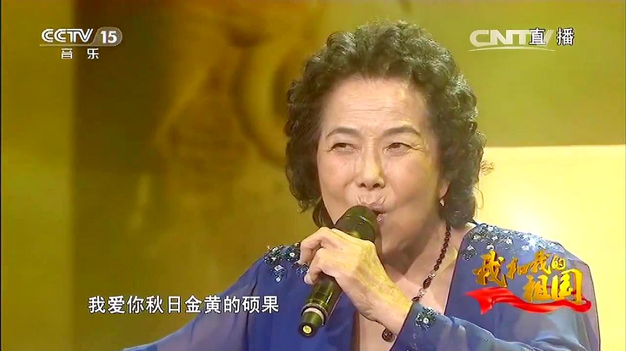 [图]我和我的祖国:叶佩英老师倾情演唱《我爱你中国》,太感人了